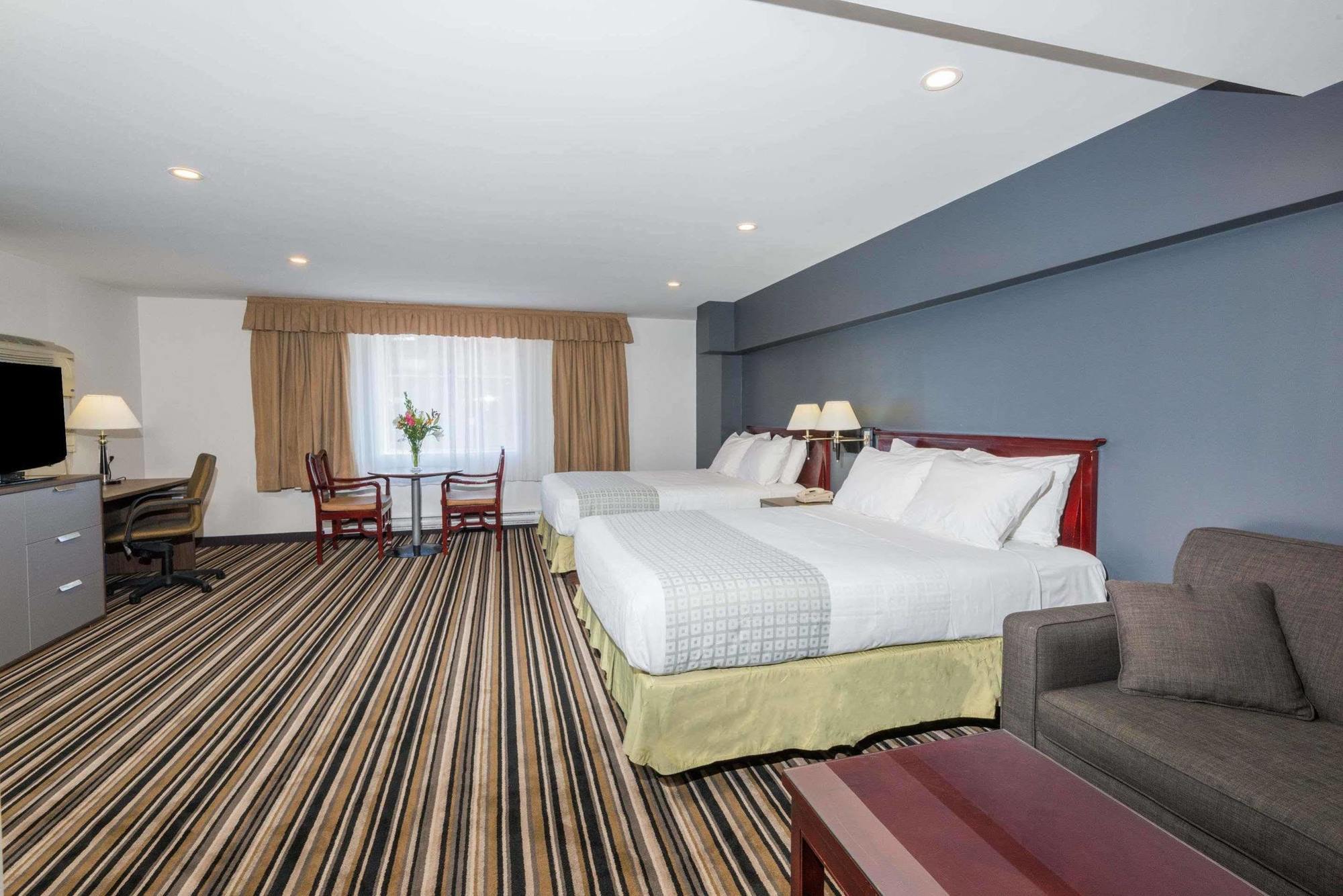 Super 8 By Wyndham Downtown Toronto Otel Dış mekan fotoğraf