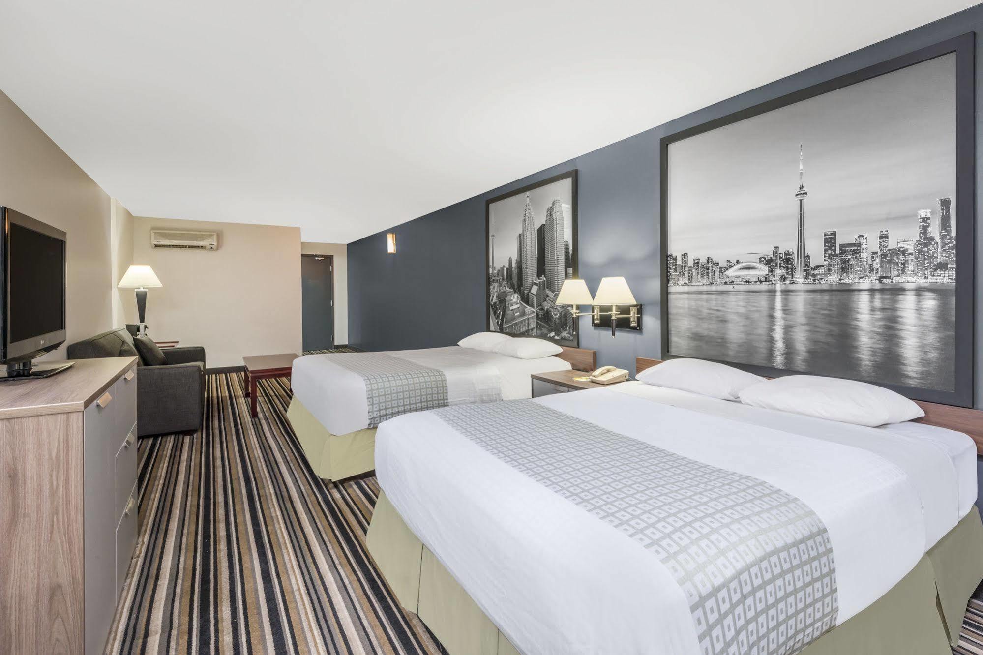 Super 8 By Wyndham Downtown Toronto Otel Dış mekan fotoğraf